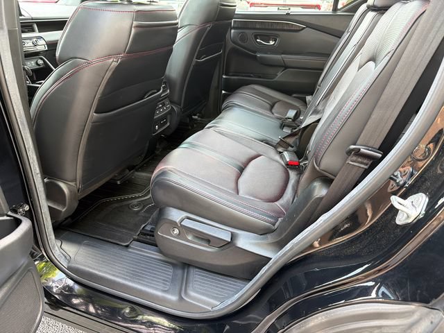Used 2025 Honda Pilot Black Edition image 21