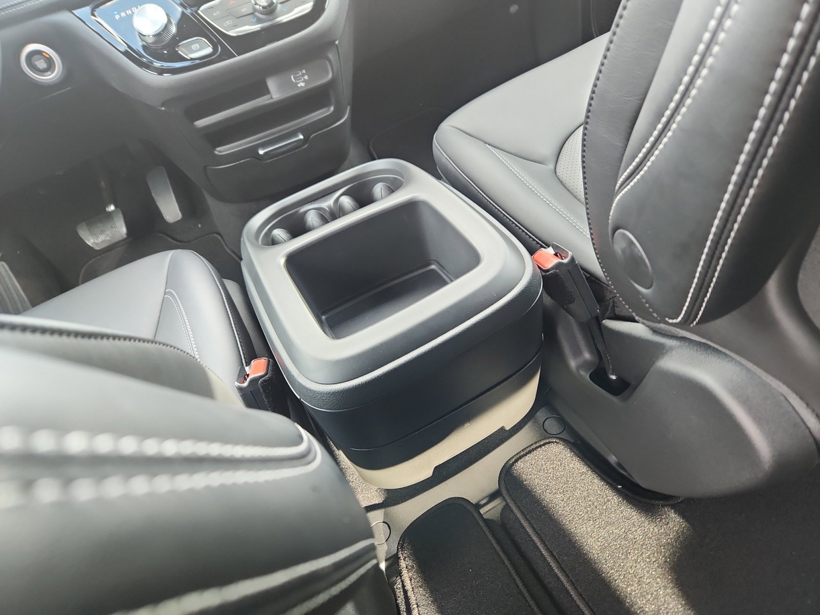 New 2026 Chrysler Pacifica Select AWD/4WD image 33