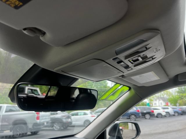 Used 2021 Toyota Highlander XLE AWD/4WD image 24