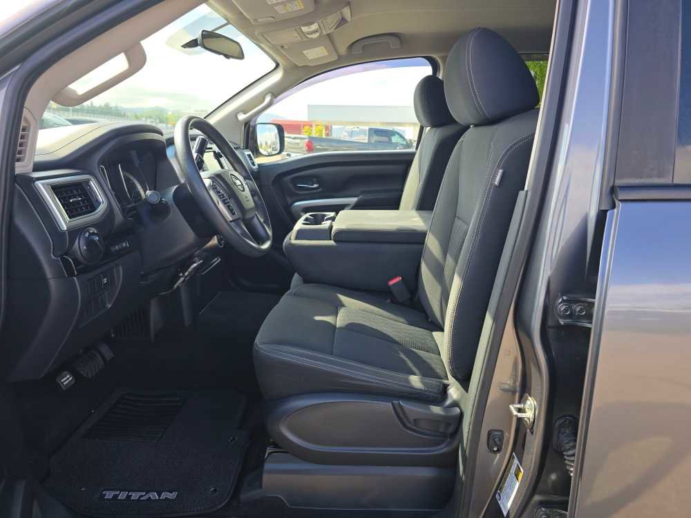 Used 2019 Nissan Titan SV AWD/4WD image 9