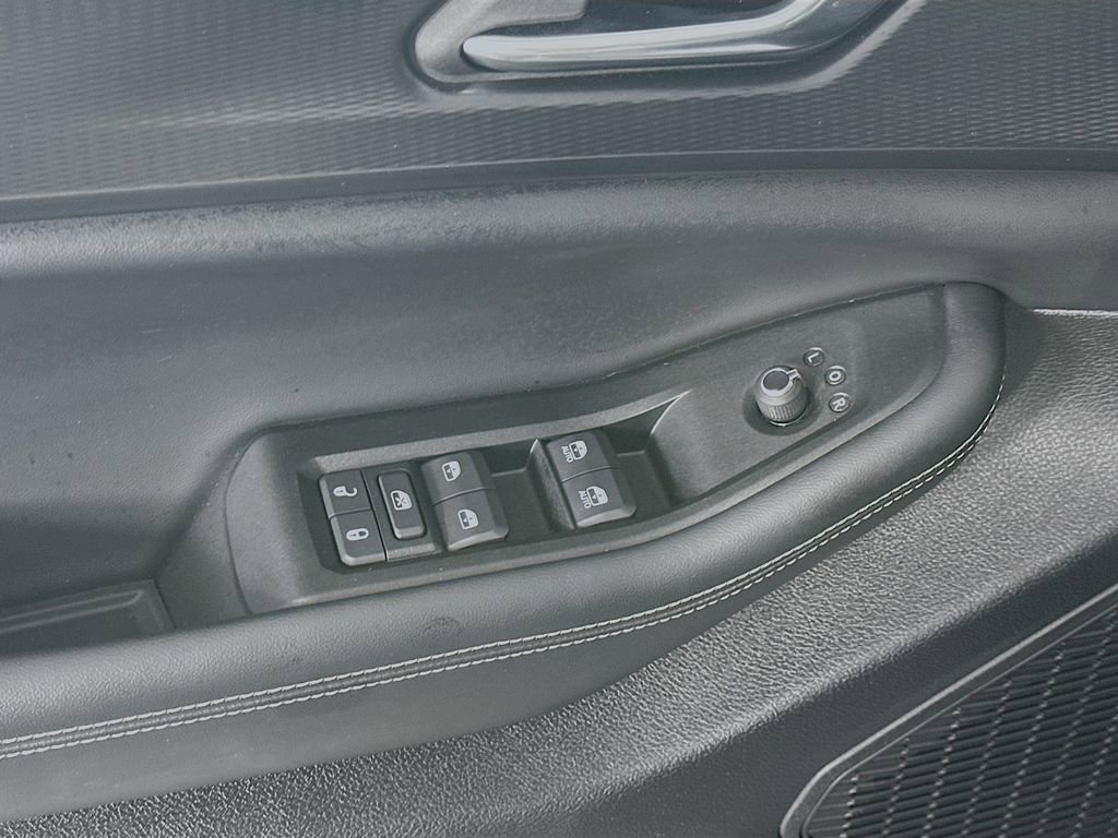 Used 2025 Jeep Grand Cherokee Altitude AWD/4WD image 23