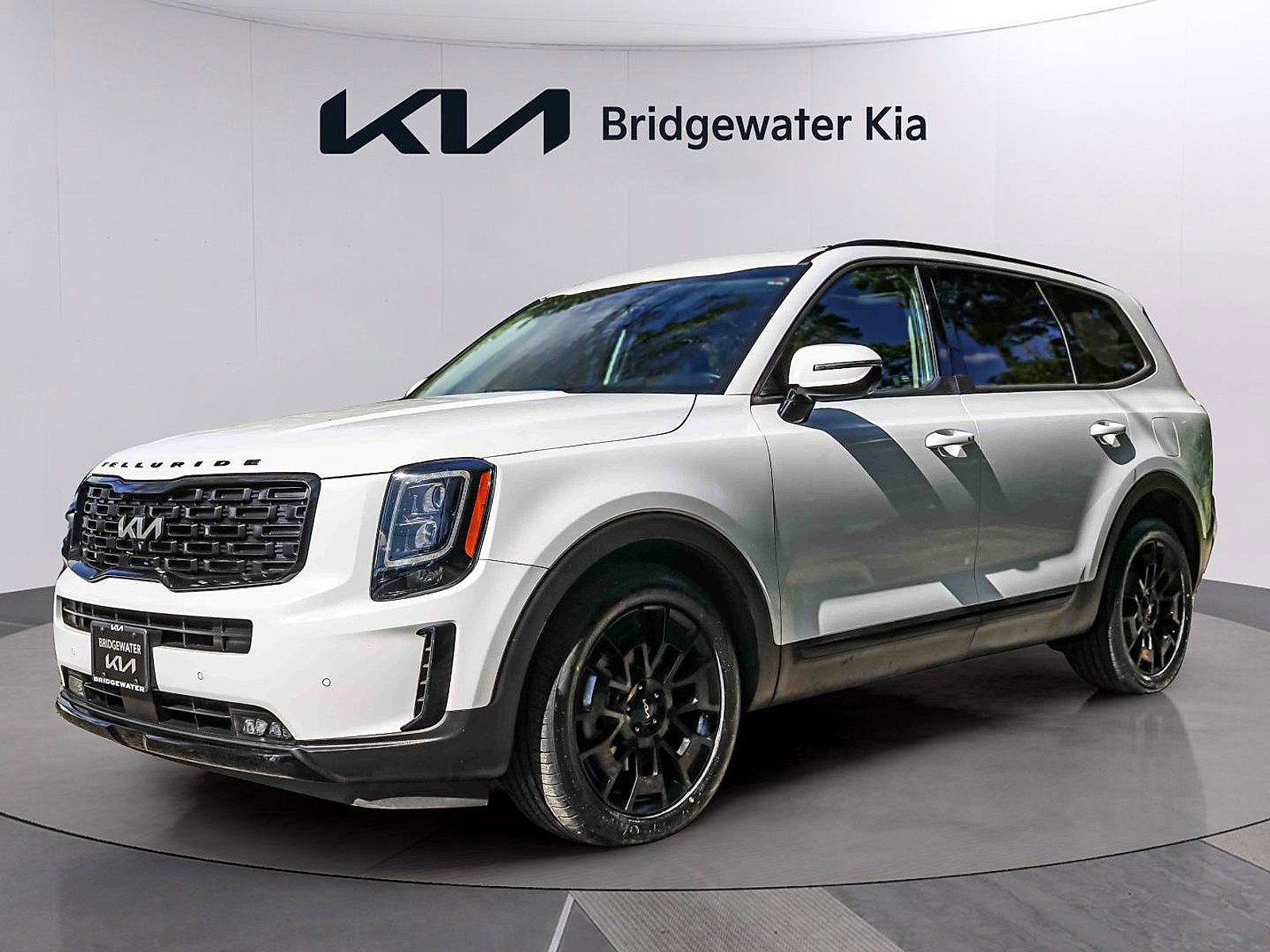 Certified 2022 Kia Telluride SX w/ Nightfall Edition Package AWD/4WD image 3