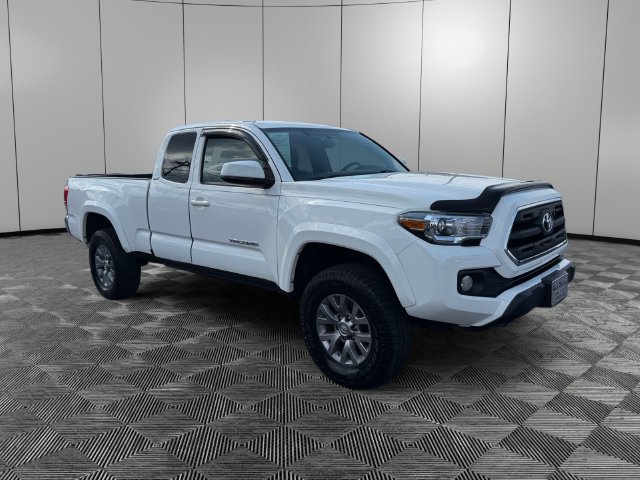 Used 2017 Toyota Tacoma SR5 w/ Tow Package AWD/4WD image 7