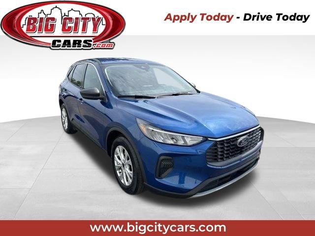 Used 2023 Ford Escape Active w/ Cold Weather Package FWD image 1