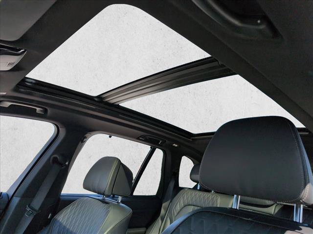 Used 2023 BMW X5 xDrive45e w/ Executive Package image 16