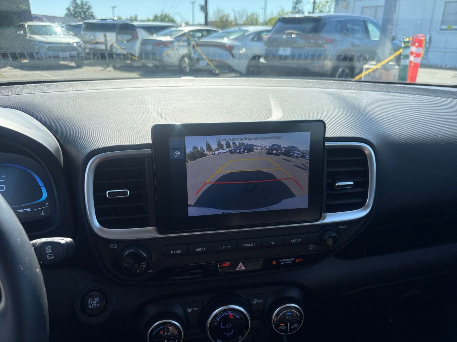 Used 2025 Hyundai Venue SEL image 22