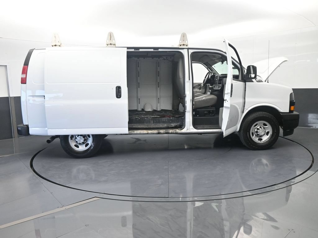 Used 2018 Chevrolet Express 2500 RWD image 54