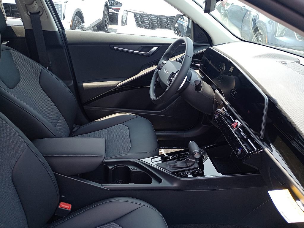 New 2025 Kia Niro EX image 7
