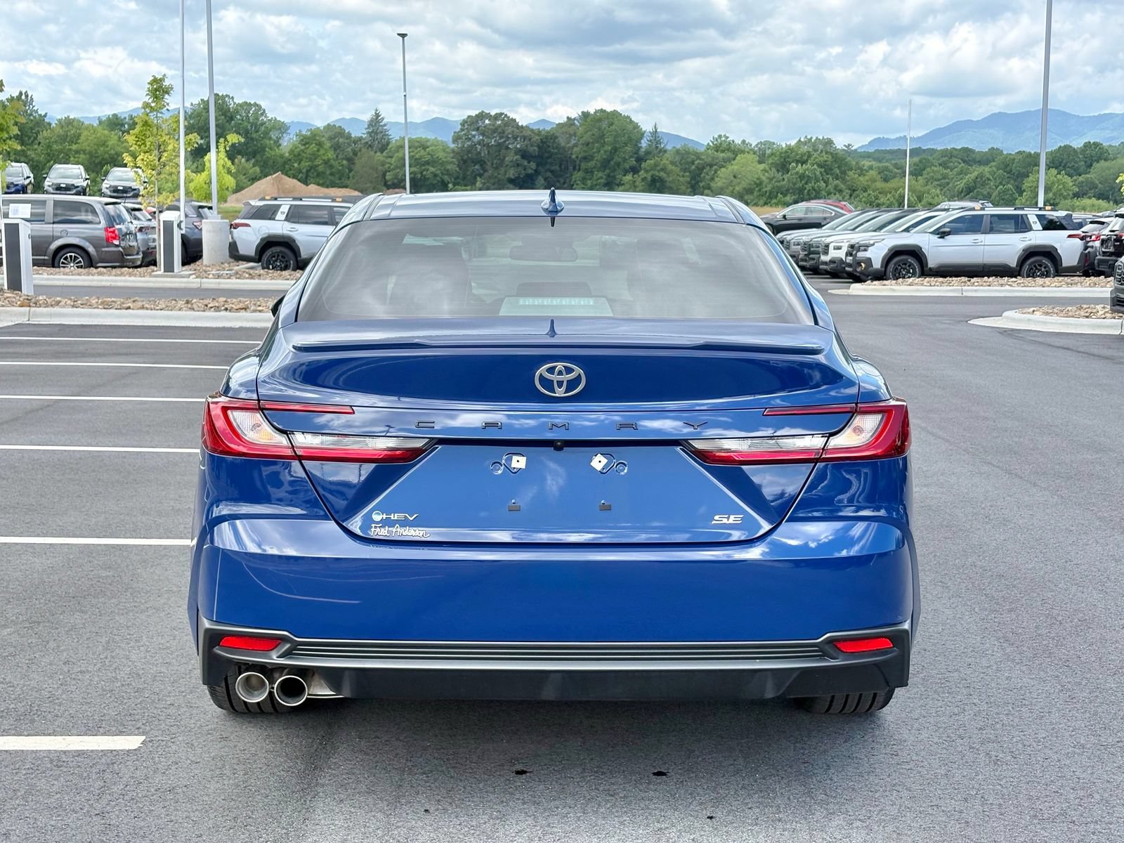 Used 2025 Toyota Camry SE FWD image 4