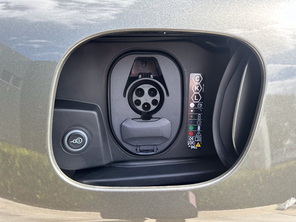 Used 2026 Porsche Macan Electric RWD image 44