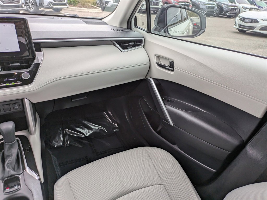 Used 2025 Toyota Corolla Cross L image 15