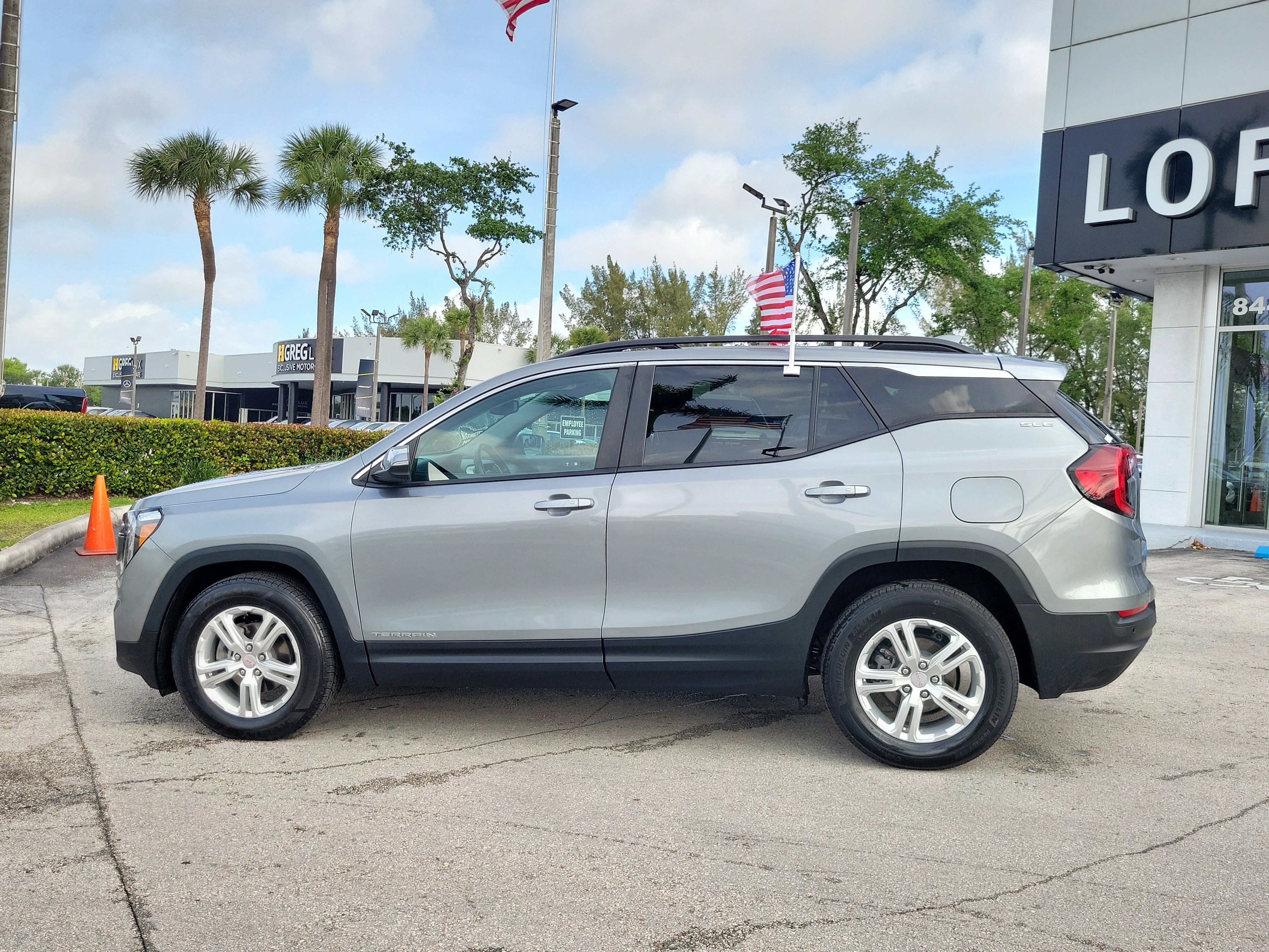 Used 2023 GMC Terrain SLE w/ Driver Convenience Package image 7