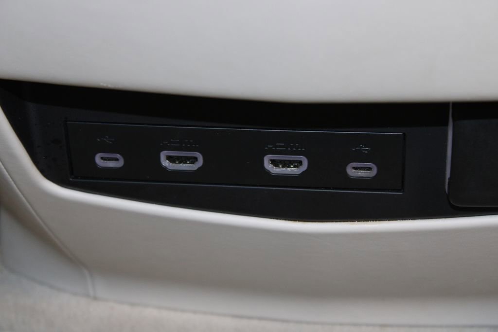 Used 2021 Cadillac Escalade Premium Luxury Platinum w/ Heavy-Duty Trailer Package image 38