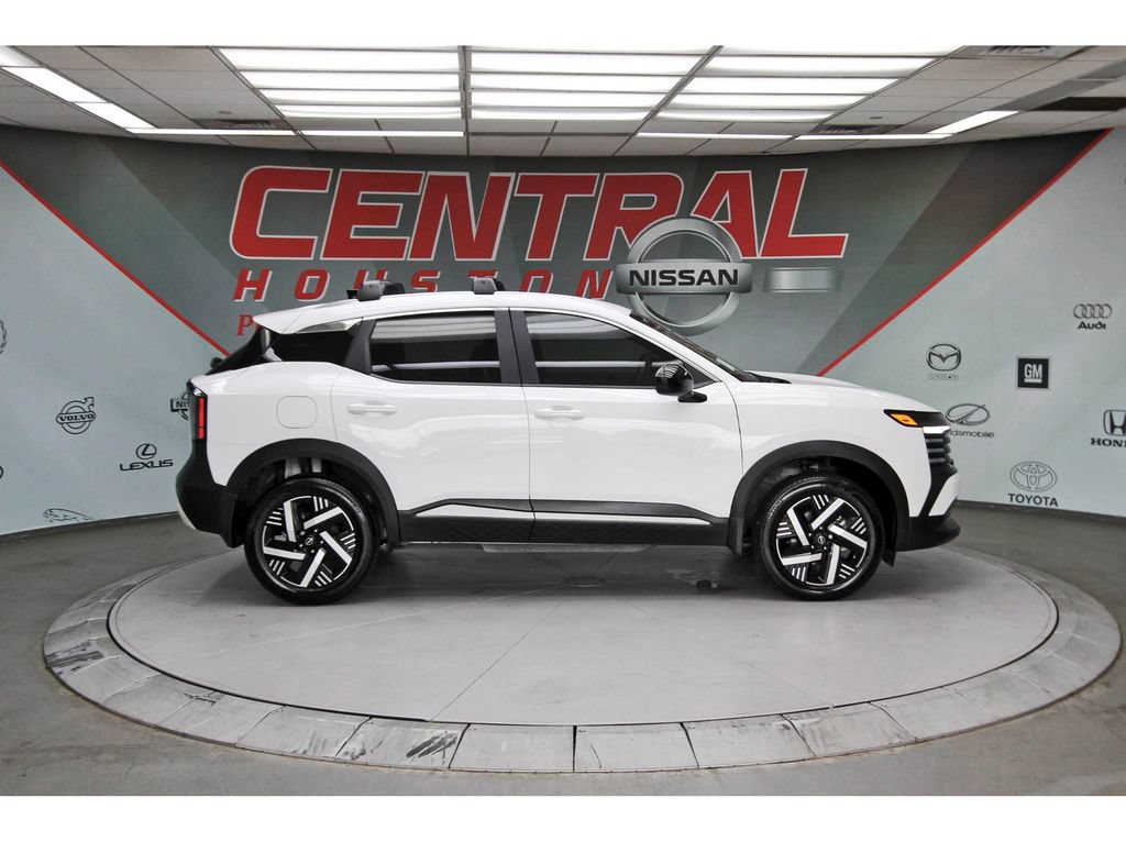 Used 2026 Nissan Kicks SV w/ SV Premium Package FWD image 5