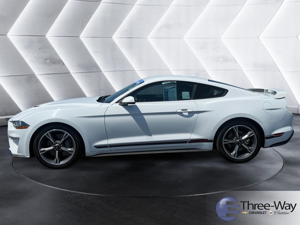 Used 2022 Ford Mustang GT Premium w/ Equipment Group 401A RWD image 2