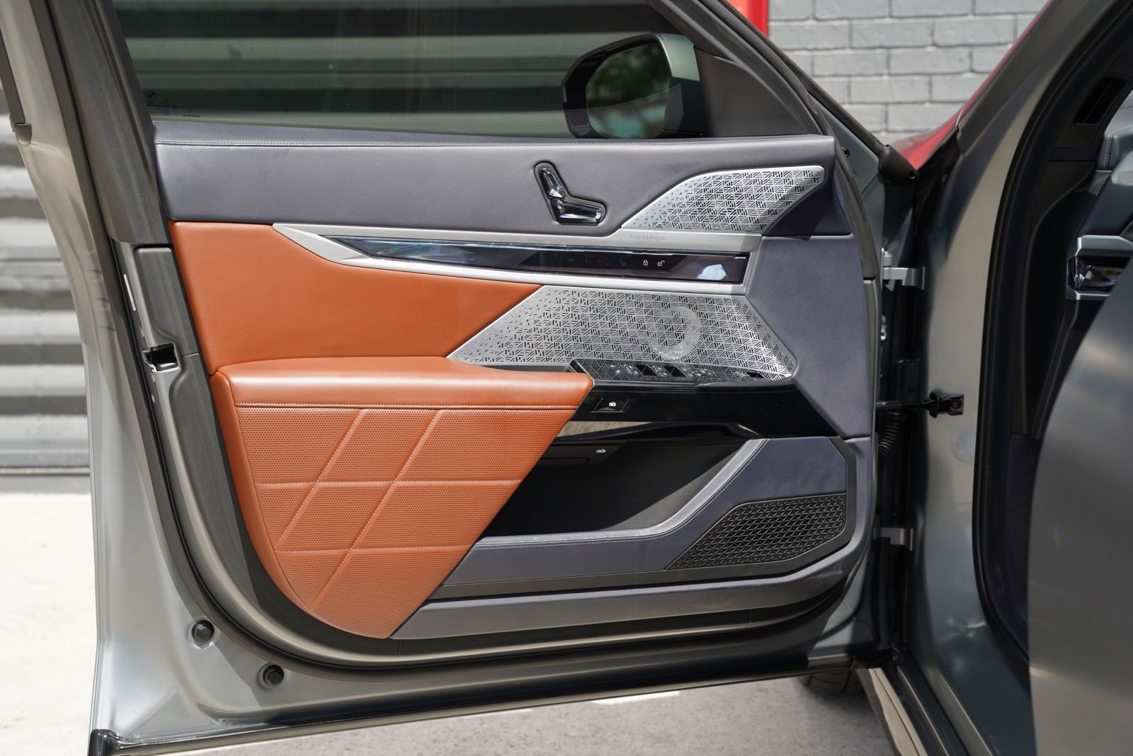 Used 2023 BMW 760i xDrive w/ Luxury Rear Seating Package image 15