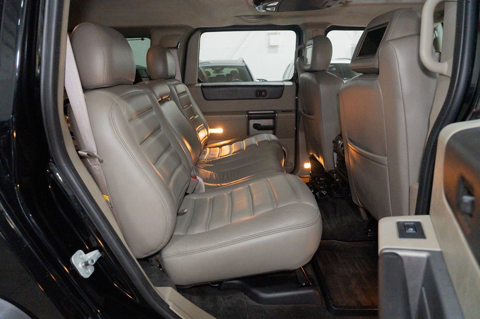 Used 2003 HUMMER H2 w/ Preferred Equipment Group image 41