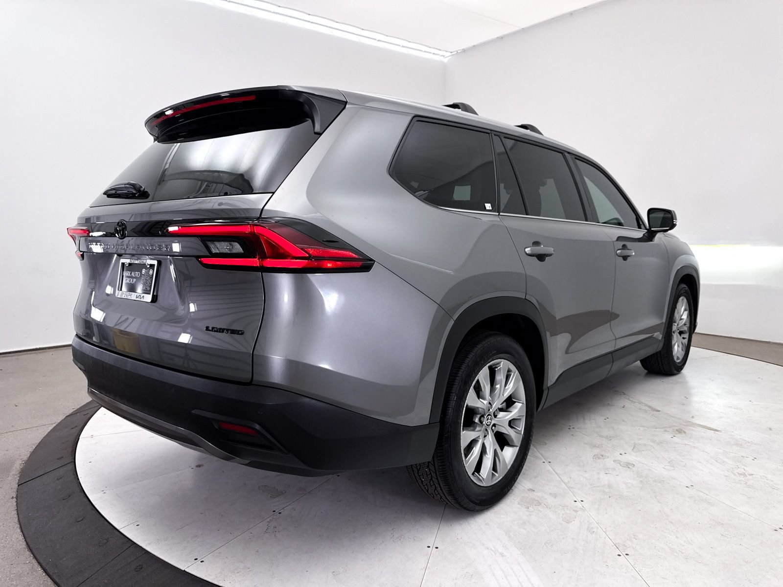 Used 2025 Toyota Grand Highlander FWD image 18