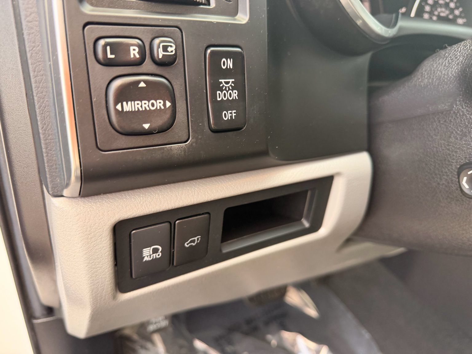 Used 2020 Toyota Sequoia Limited w/ Safety & Convenience Package AWD/4WD image 27