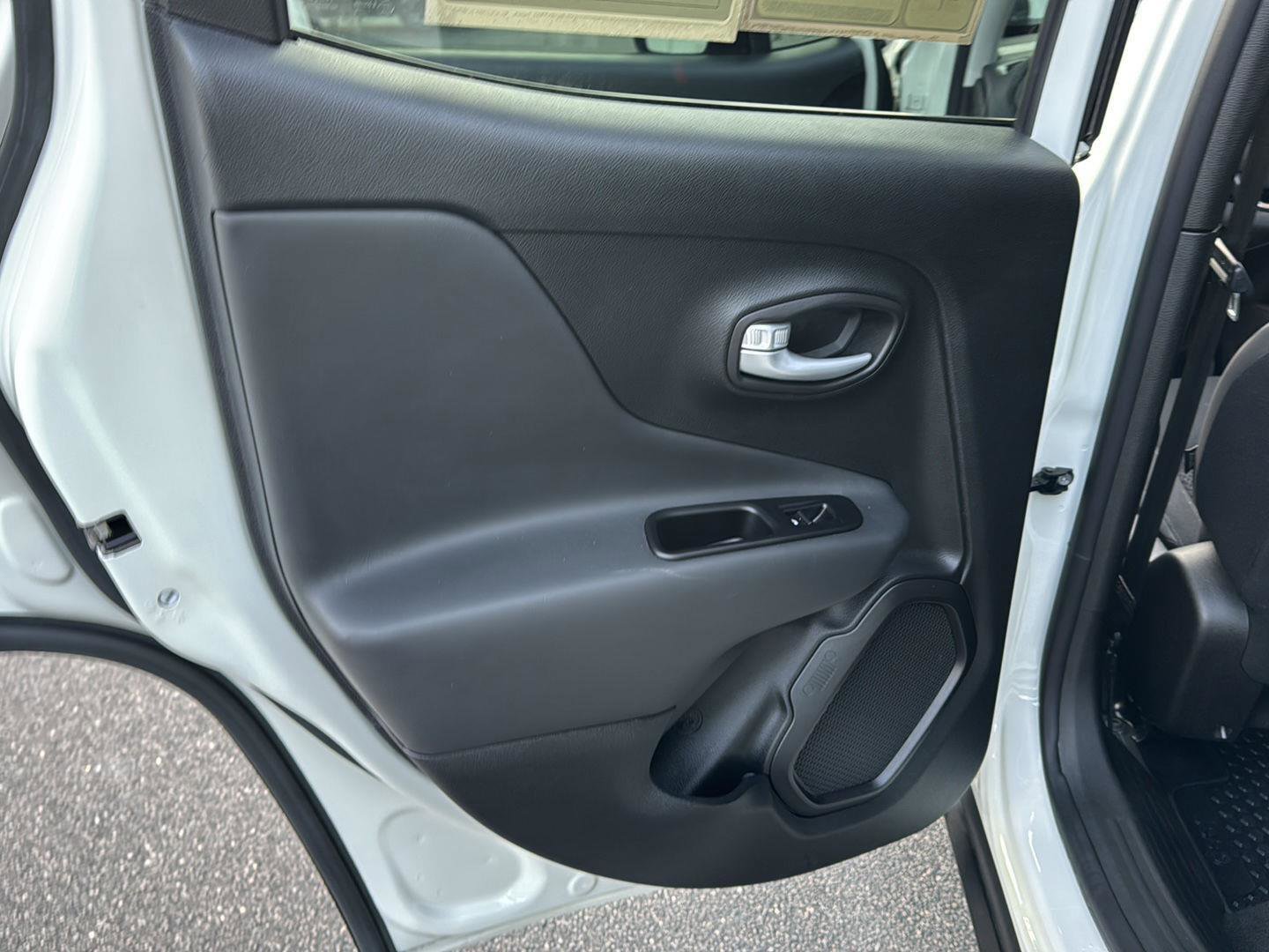 Used 2023 Jeep Renegade Altitude image 15