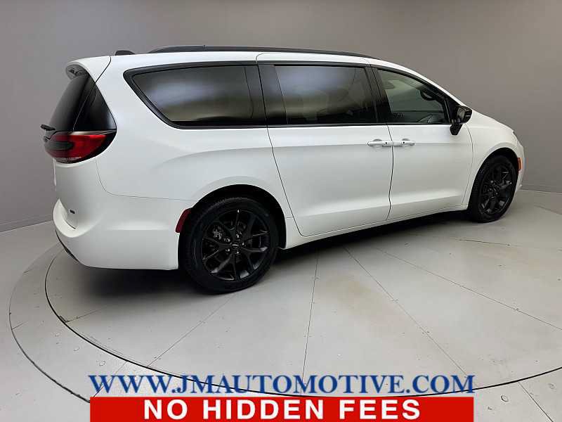 Used 2024 Chrysler Pacifica Touring-L w/ S Appearance Package AWD/4WD image 5
