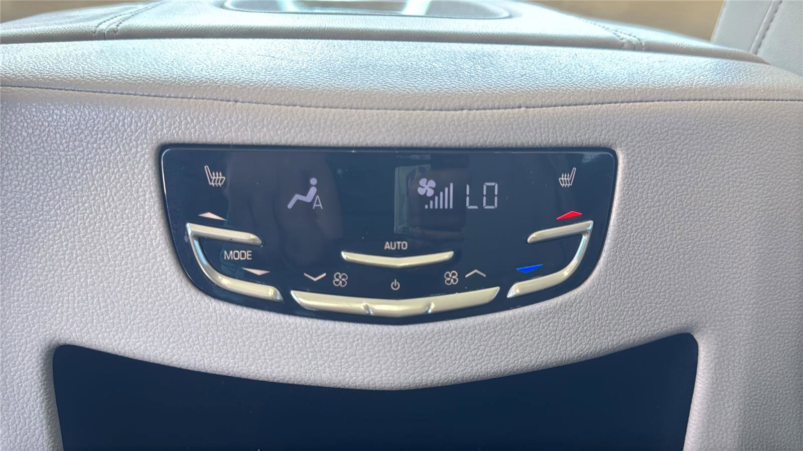 Used 2017 Cadillac Escalade 4WD w/ LPO, Radiant Package image 26