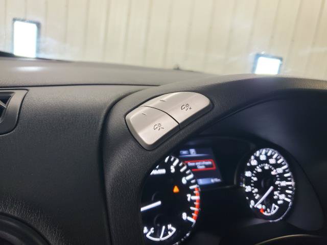 Used 2019 Nissan Pathfinder S AWD/4WD image 16