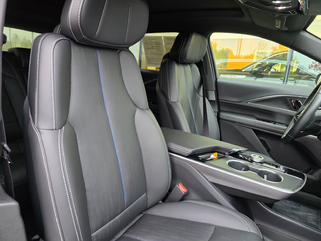Certified 2025 Cadillac Lyriq Luxury AWD/4WD image 11