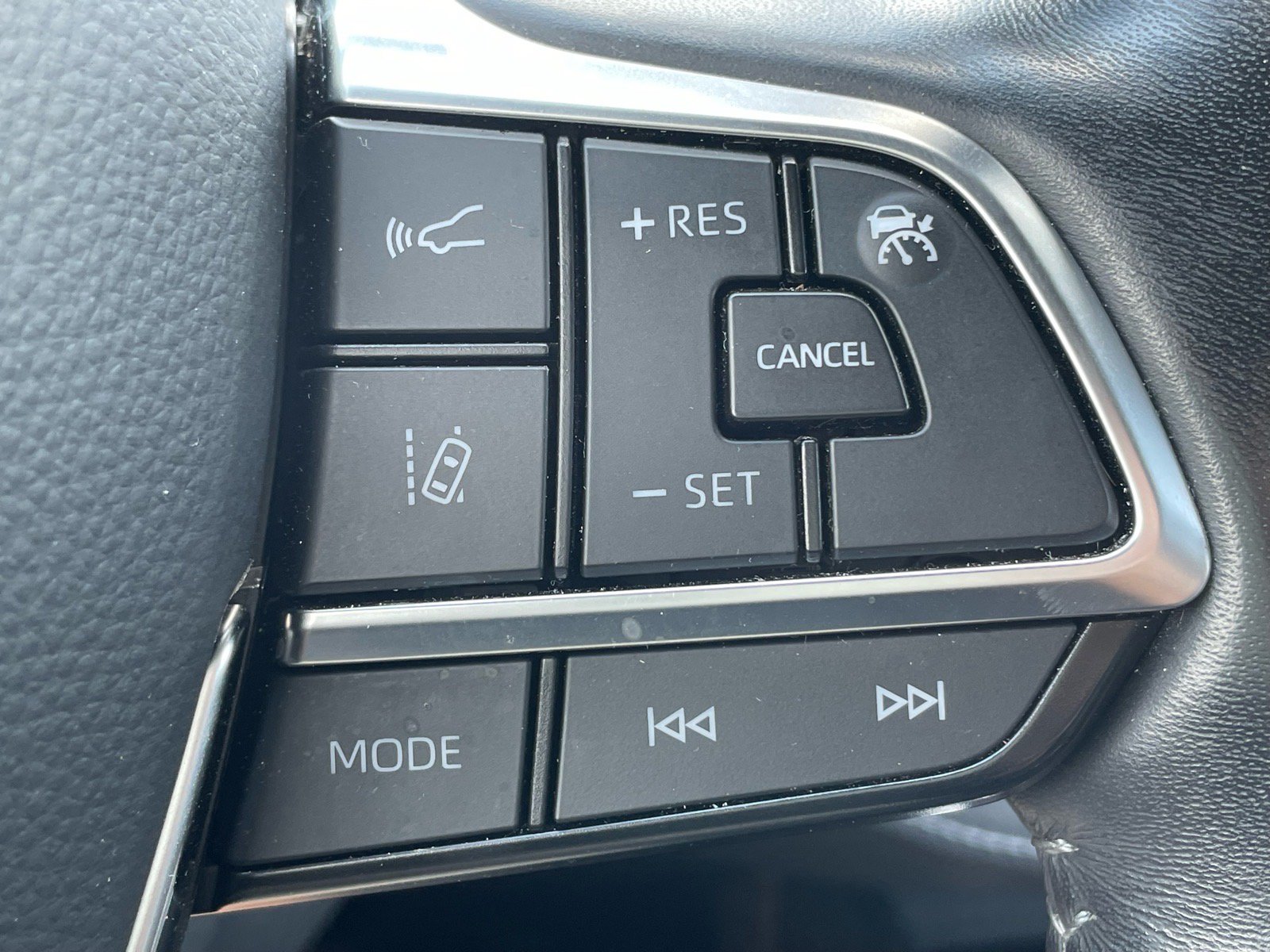 Used 2020 Toyota Highlander Limited FWD image 17