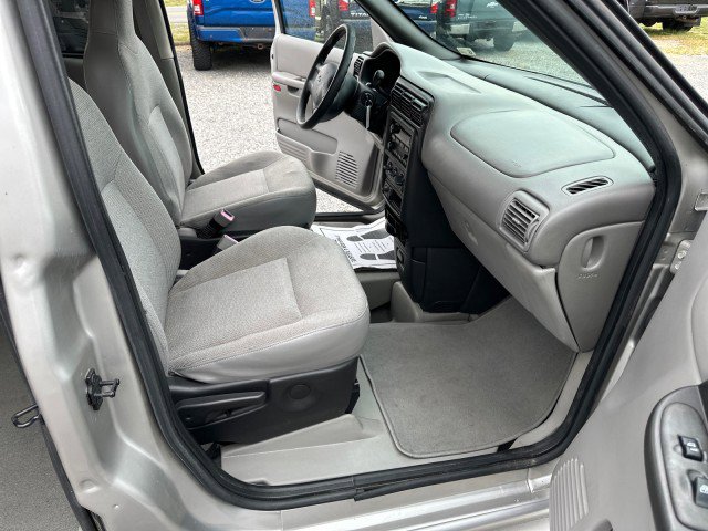 Used 2004 Chevrolet Venture Plus w/ Climate Package FWD image 26