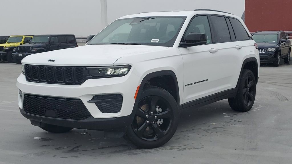 New 2025 Jeep Grand Cherokee Altitude image 34