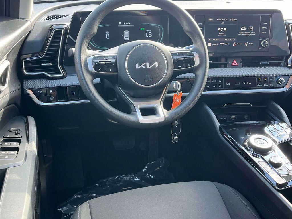 Used 2025 Kia Sportage LX image 2