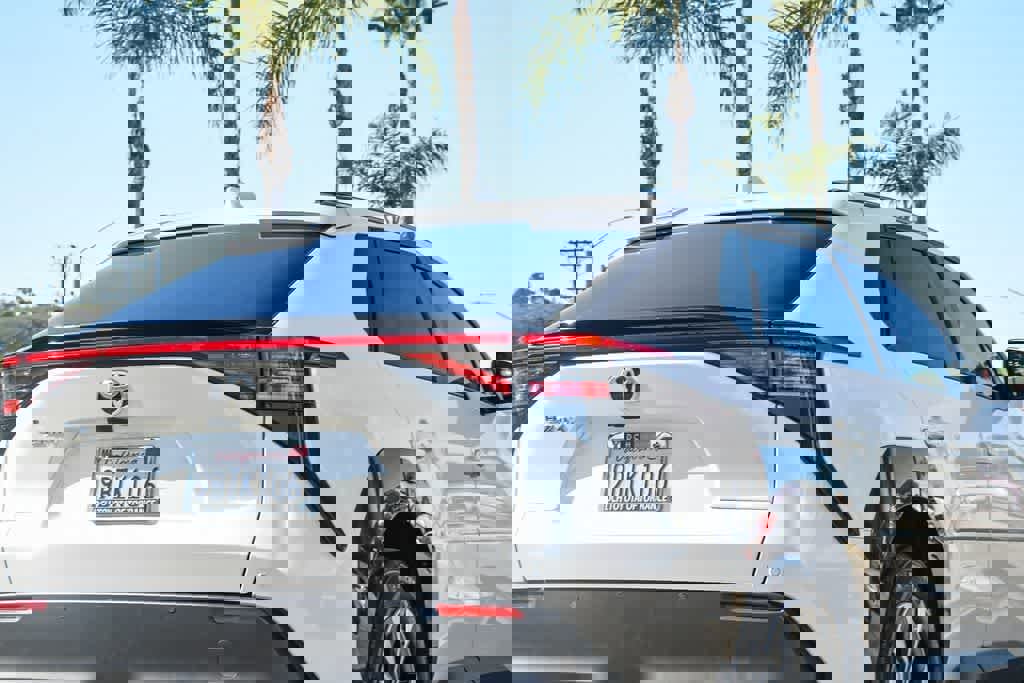 Used 2023 Toyota bZ4X XLE w/ Weather Package image 6