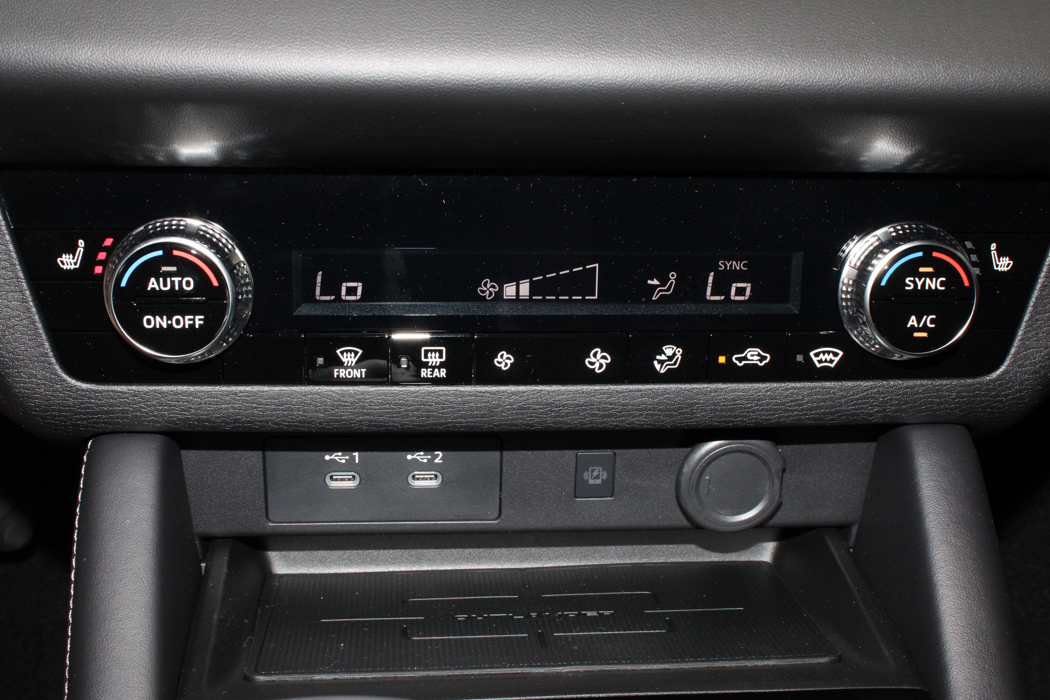 New 2025 Mitsubishi Outlander SE image 28
