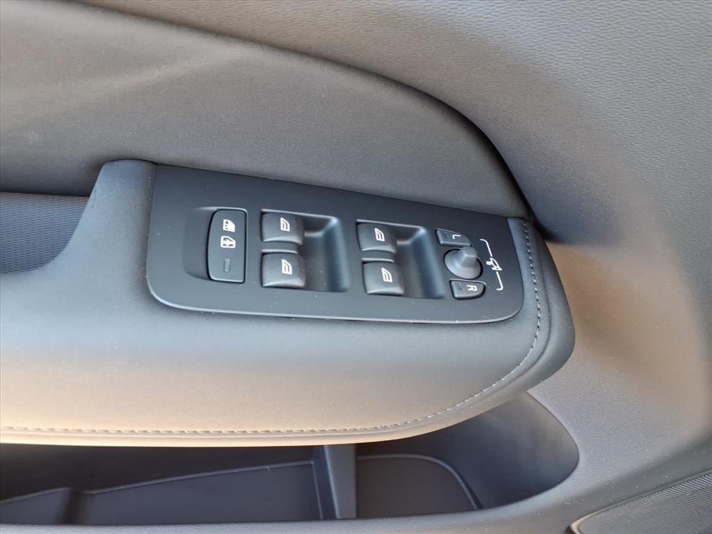 New 2026 Volvo XC60 B5 Core AWD/4WD image 24