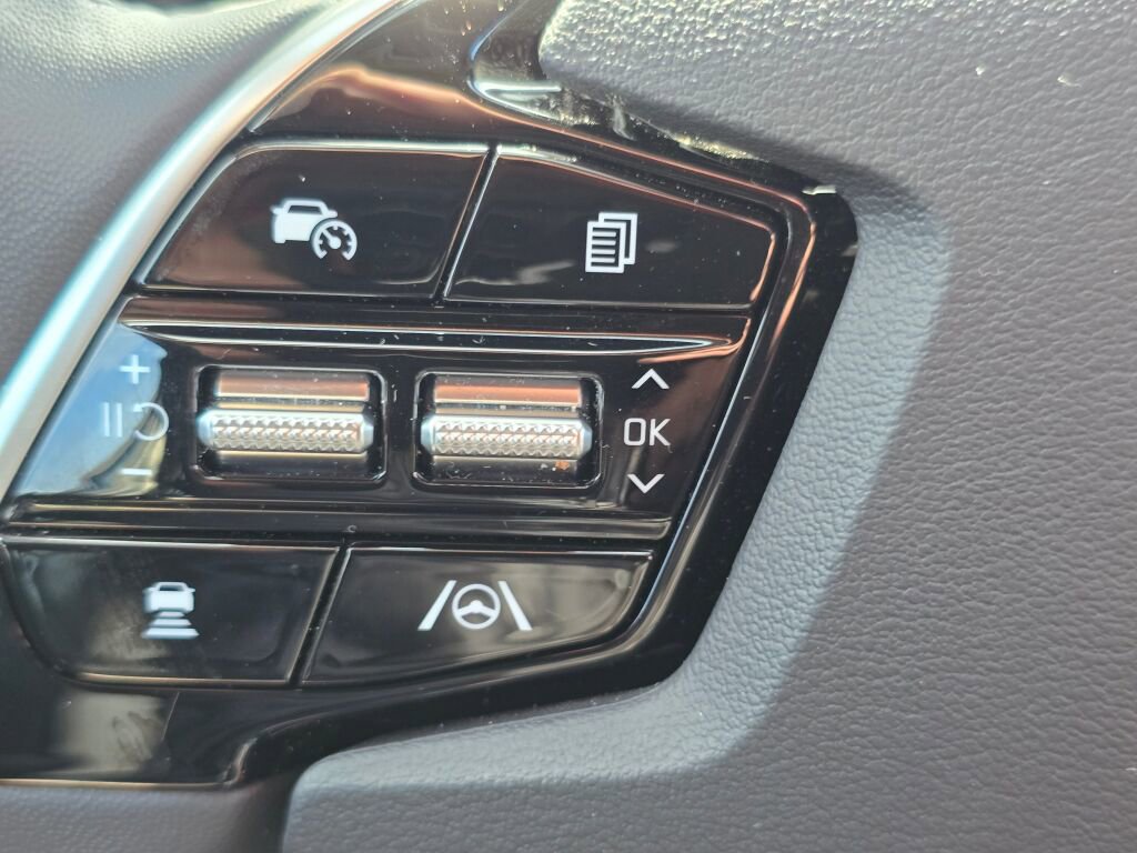 Used 2024 Kia Niro EX Touring image 39