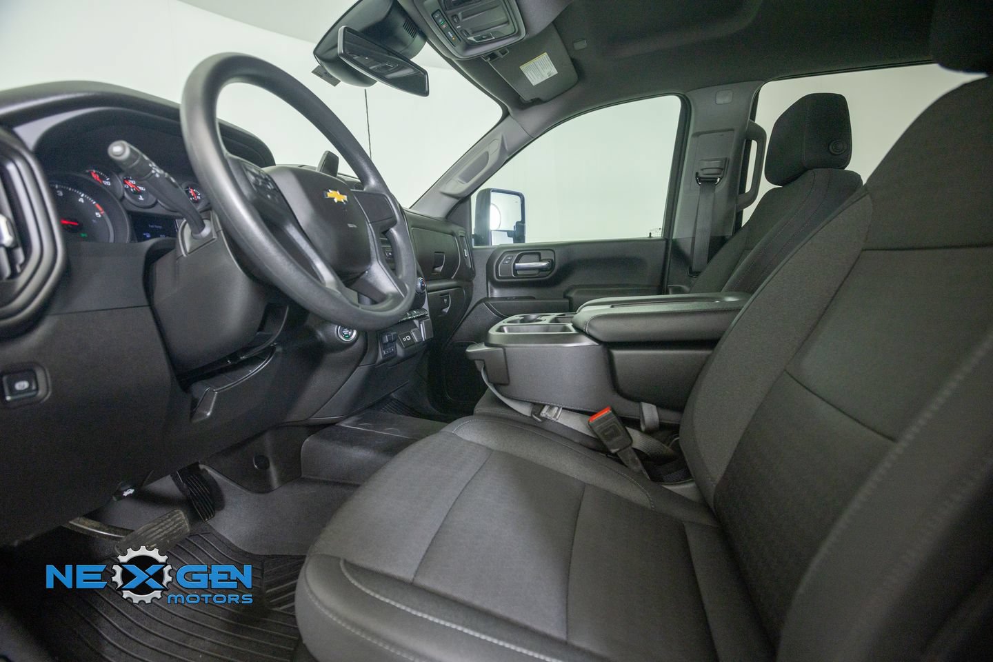 Used 2025 Chevrolet Silverado 2500 Custom w/ Custom Value Package AWD/4WD image 12