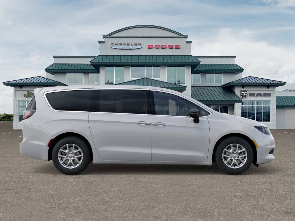 Used 2026 Chrysler Voyager LX FWD image 21