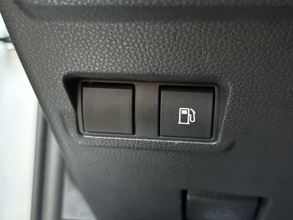 Used 2025 Toyota Corolla Cross AWD Hybrid image 44