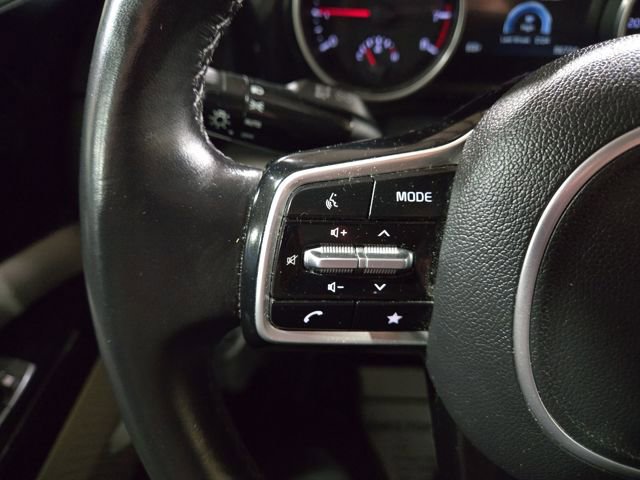 Used 2022 Kia Carnival EX image 18