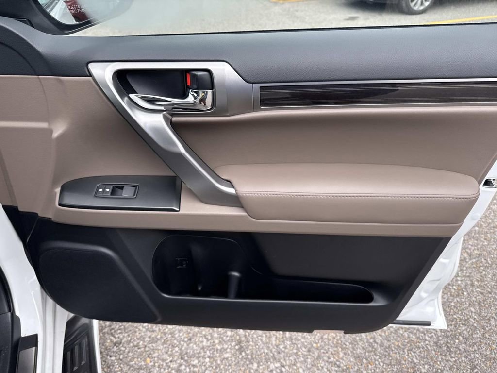 Used 2023 Lexus GX 460 Premium image 14