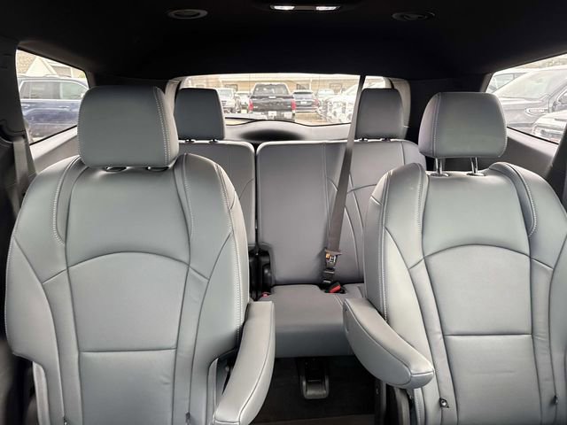 Used 2023 Buick Enclave Essence image 12