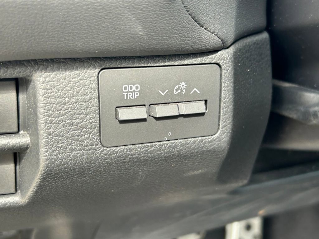 Used 2019 Toyota Avalon XSE image 25