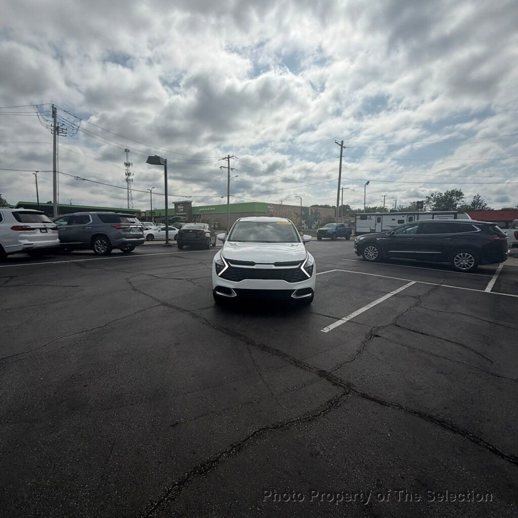 Used 2023 Kia Sportage LX FWD image 4