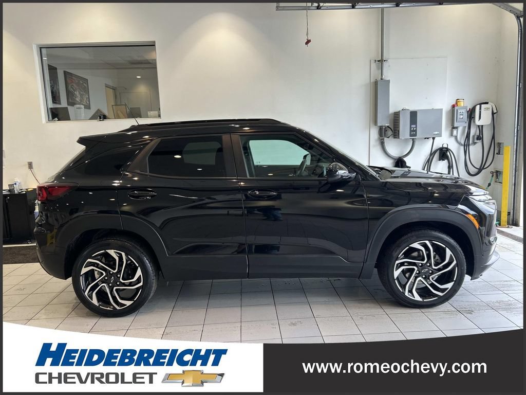 Used 2024 Chevrolet TrailBlazer RS w/ Driver Confidence Package AWD/4WD image 2