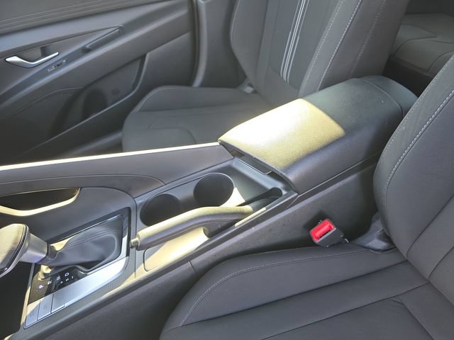 Used 2022 Hyundai Elantra SEL FWD image 25