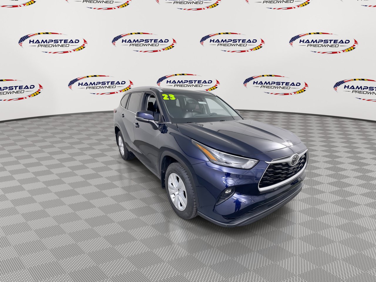 Used 2023 Toyota Highlander XLE AWD/4WD image 2