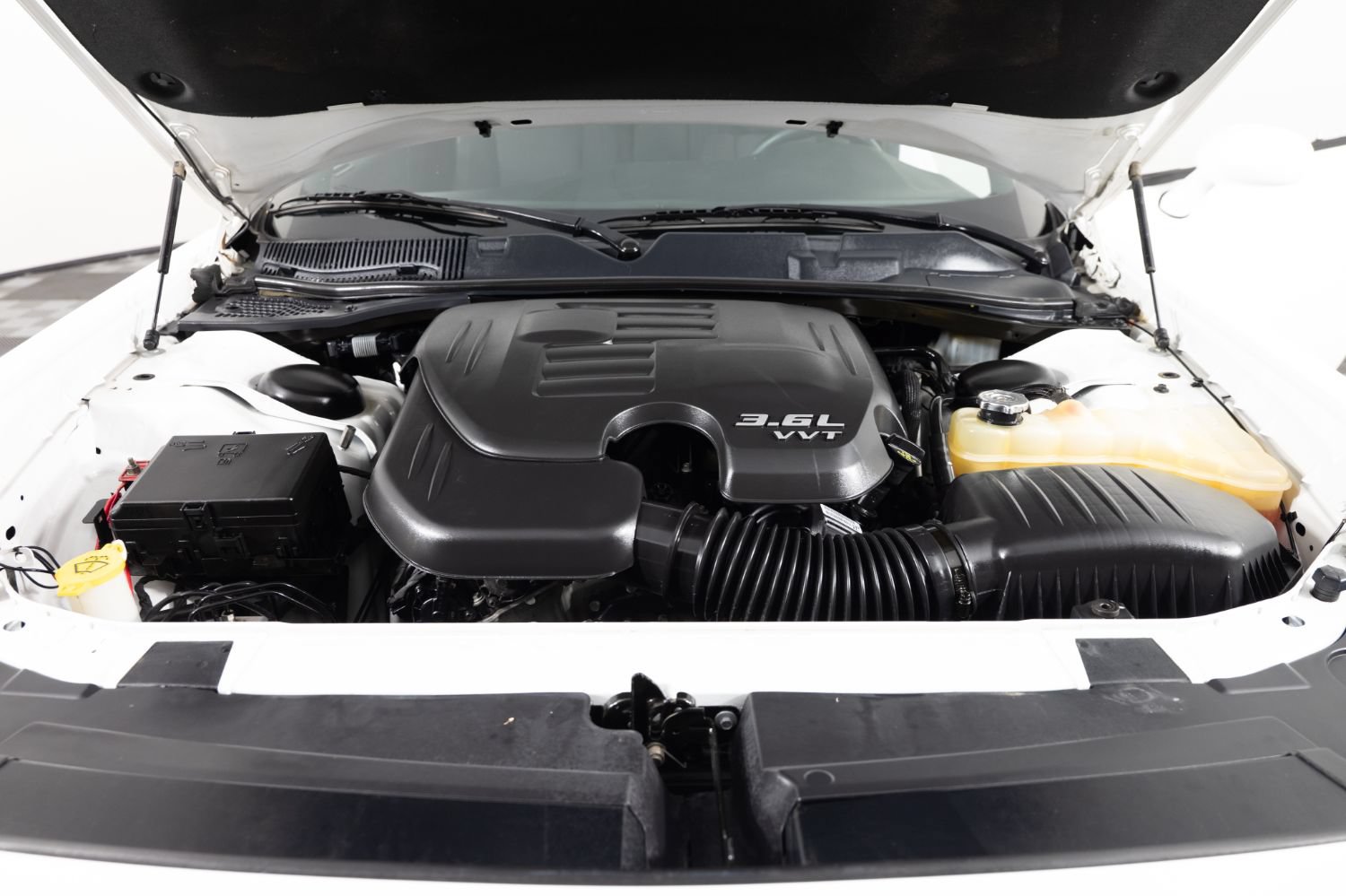 Used 2018 Dodge Challenger SXT RWD image 31