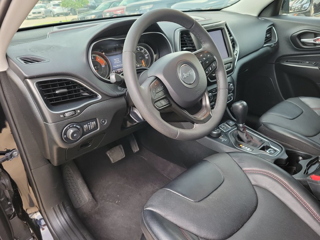 Used 2023 Jeep Cherokee Trailhawk w/ Sun & Sound Group AWD/4WD image 18
