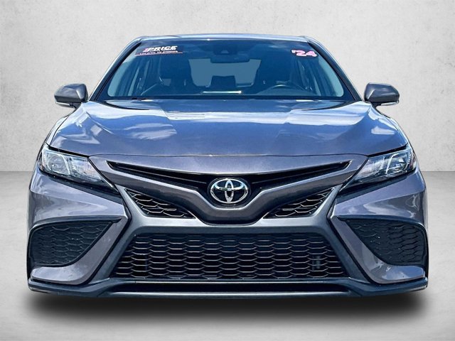 Used 2024 Toyota Camry SE FWD image 3